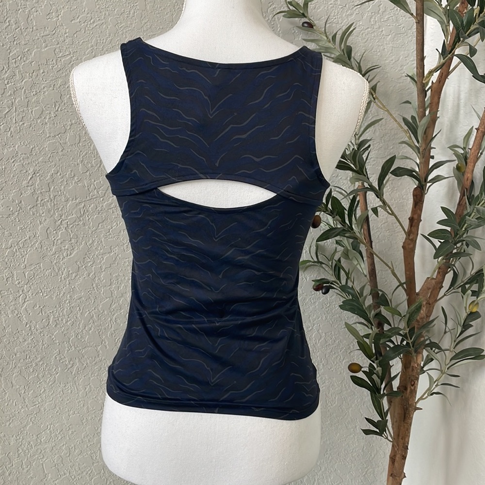 Victoria’s Secret Sport Athletic Classic Scoop Neck Tank Size Small - Picture 4 of 7